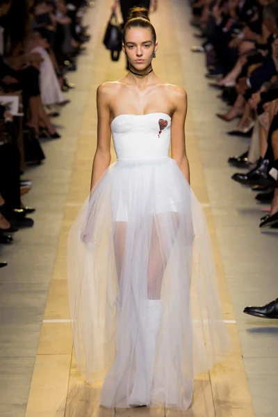 Look 12